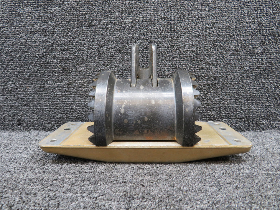 2081002-4, 2081001-10 Cessna 177RG Main Gear Bevel Support w Gear & Arm (Worn)