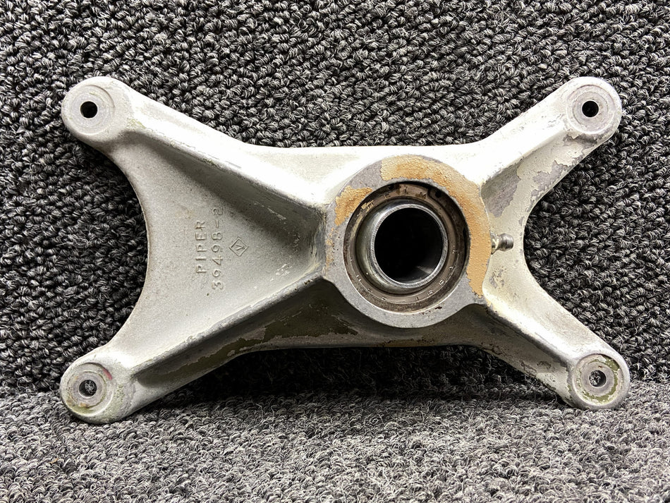 39499-002 (Casting#: 39498-2) Piper PA34-220T Forward Main Gear Trunnion LH