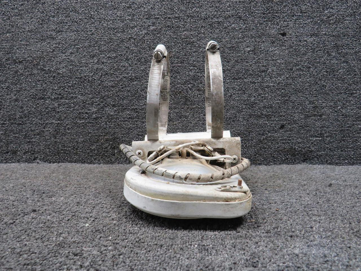 Piper Aircraft Parts 43048-000 Piper PA-31T Landing Light Assembly with Bulbs (Worn Paint)
