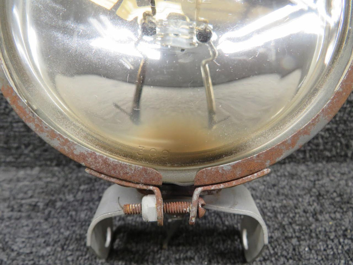Cessna Aircraft Parts 0842215-8 Cessna 401 Taxi Light (Damaged Canopy, Rusted Retainer)