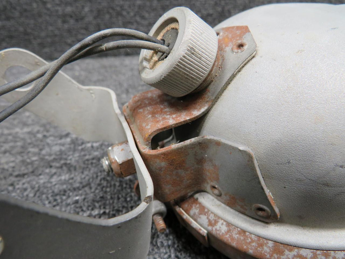Cessna Aircraft Parts 0842215-8 Cessna 401 Taxi Light (Damaged Canopy, Rusted Retainer)