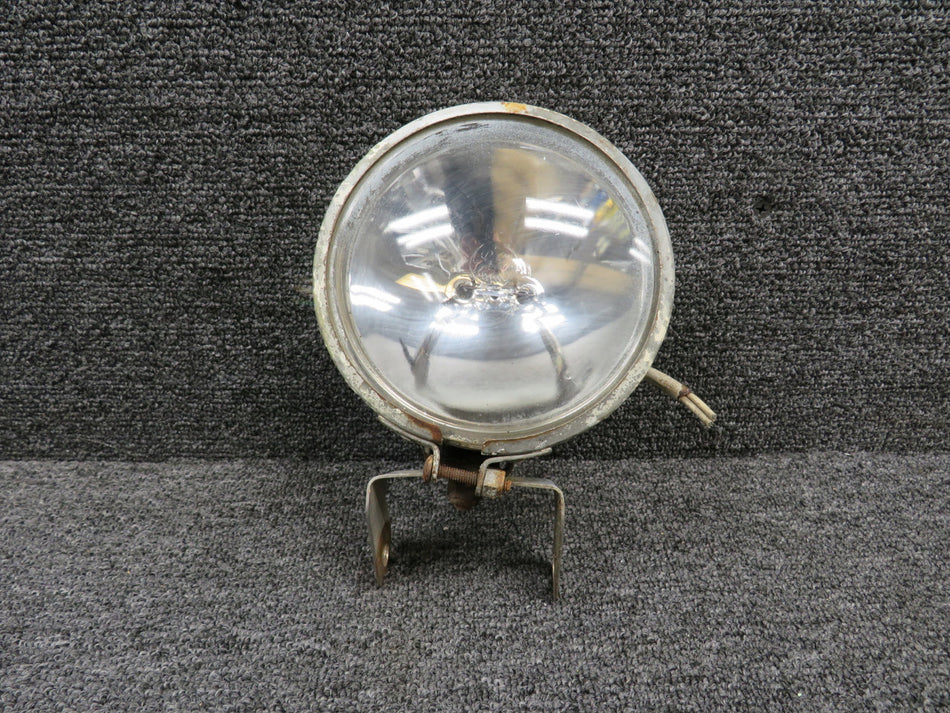 0842215-8 (Use: B-4150B-4594) Cessna Taxi Light (Dented Canopy, Rusted Retainer)
