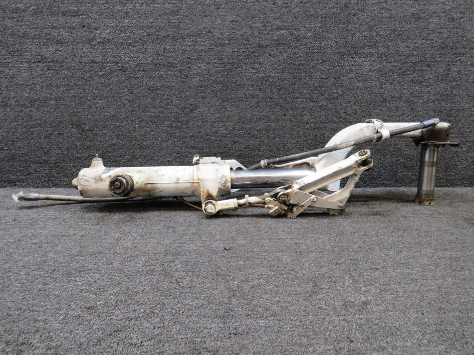 67927-009 (Cast: 3-12620-11) Piper PA28R-201 Main Gear Strut w Links RH (Worn)