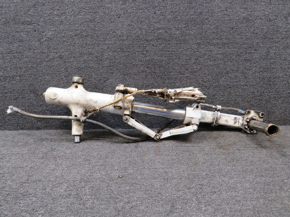 67927-009 (Cast: 3-12620-11) Piper PA28R-201 Main Gear Strut w Links RH (Worn)