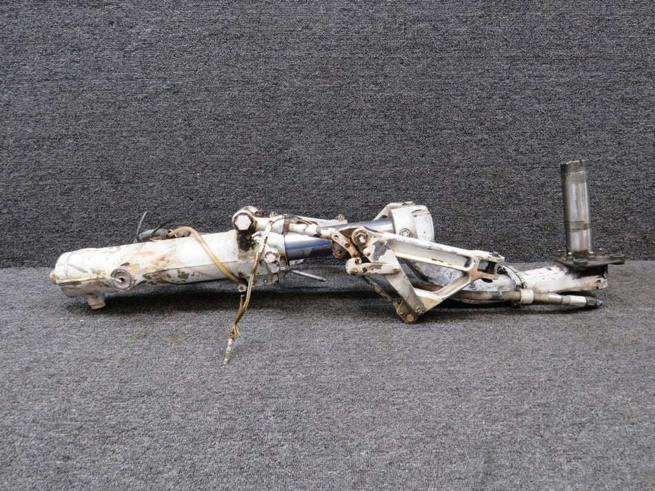 67927-008 (Cast: 3-12620-11) Piper PA28R-201 Main Gear Strut w Links LH (Worn)
