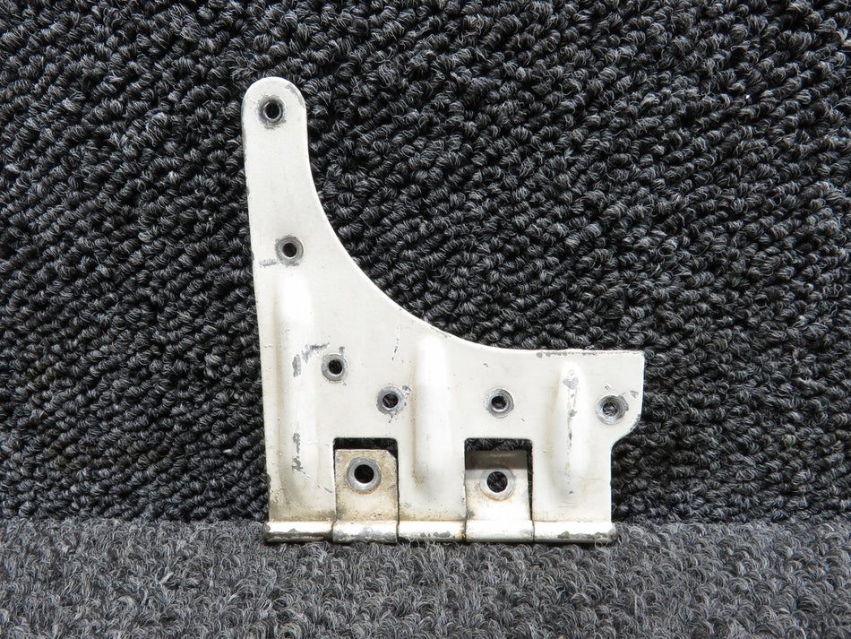 0411602-1 Cessna C-150F Cabin Door Upper Hinge LH (Slight Rust)