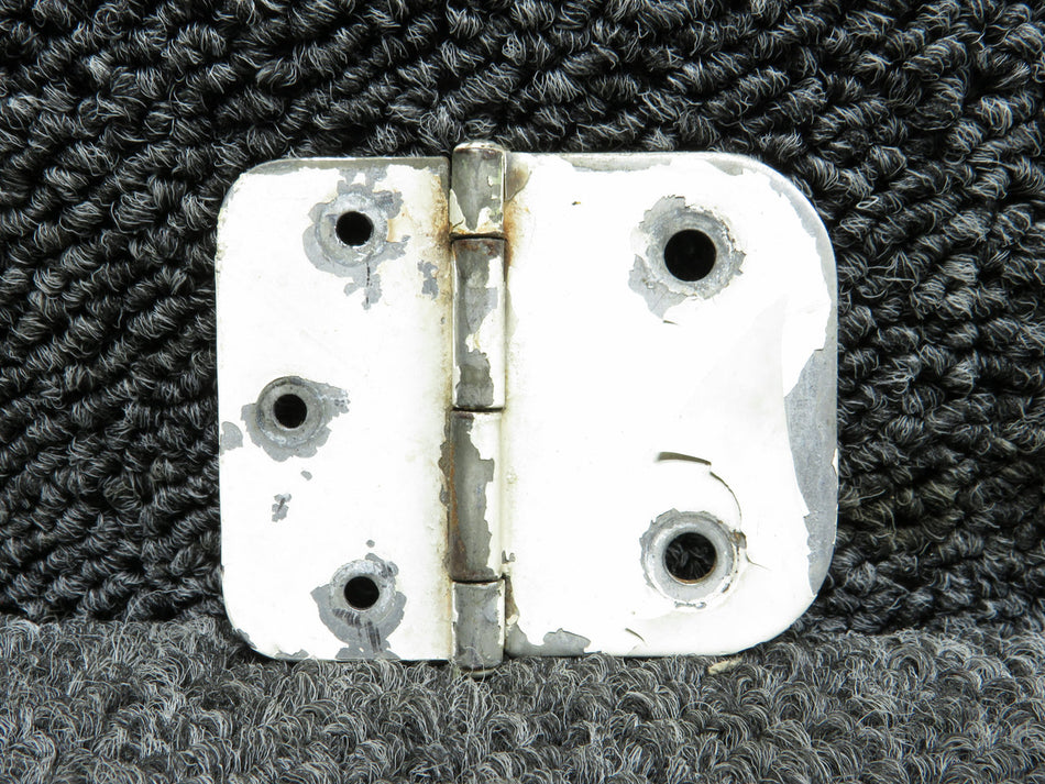 0413390-19 Cessna C-150F Cabin Door Lower Hinge (Slight Rust)