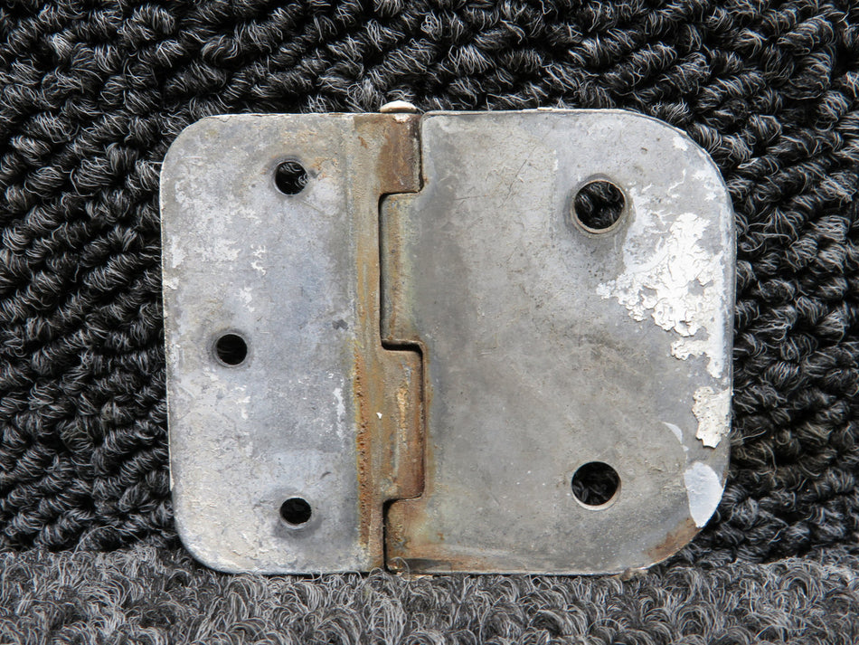0413390-19 Cessna C-150F Cabin Door Lower Hinge (Slight Rust)