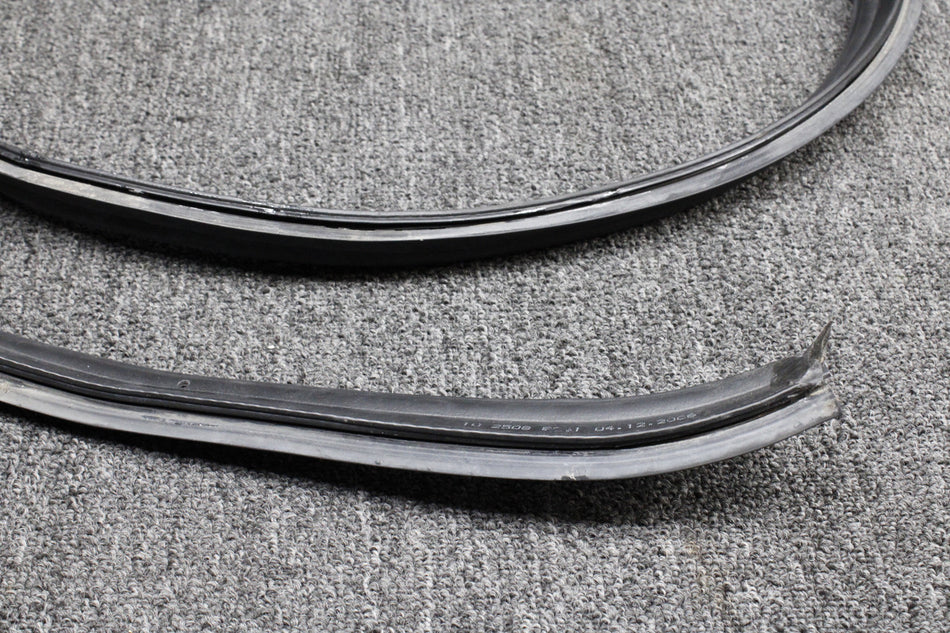 10.2508-8961 Diamond DA42-NG Forward Cargo Door Seal