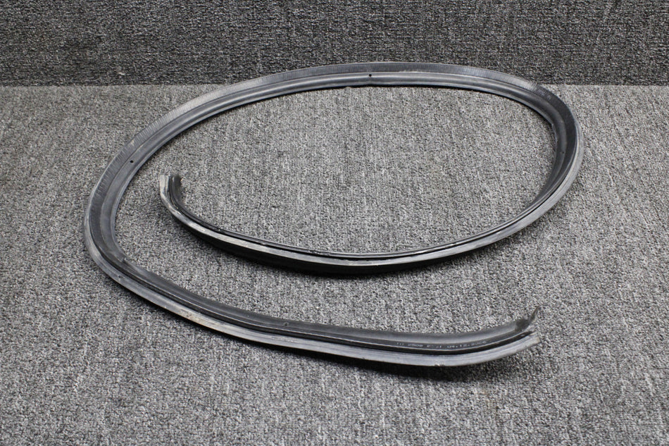 10.2508-8961 Diamond DA42-NG Forward Cargo Door Seal
