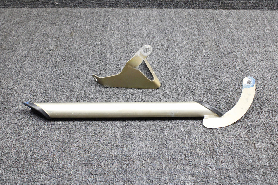 Diamond DA42-NG Wing Wiring Conduit Tube and Bracket RH (Minor Corrosion)