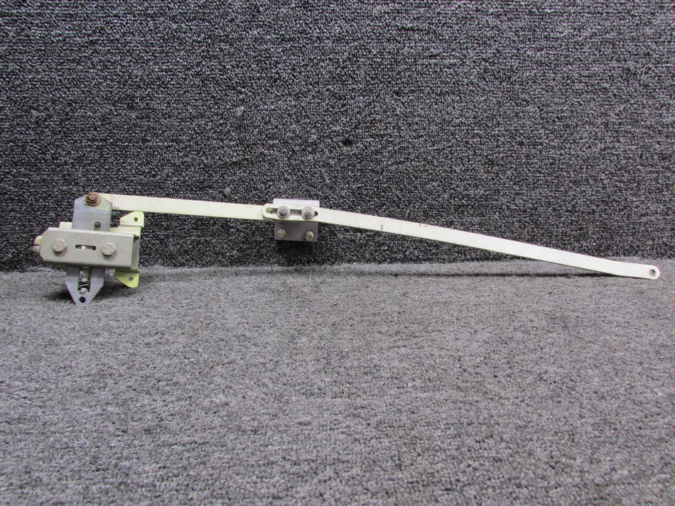 H910-3, 002-910010-11 Beechcraft F33A Cowl Door Handle and Latch Assy RH