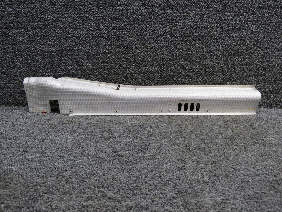 36511-003 Piper PA28R-200 Cabin Heat Duct Assembly RH Center (Missing Knob)