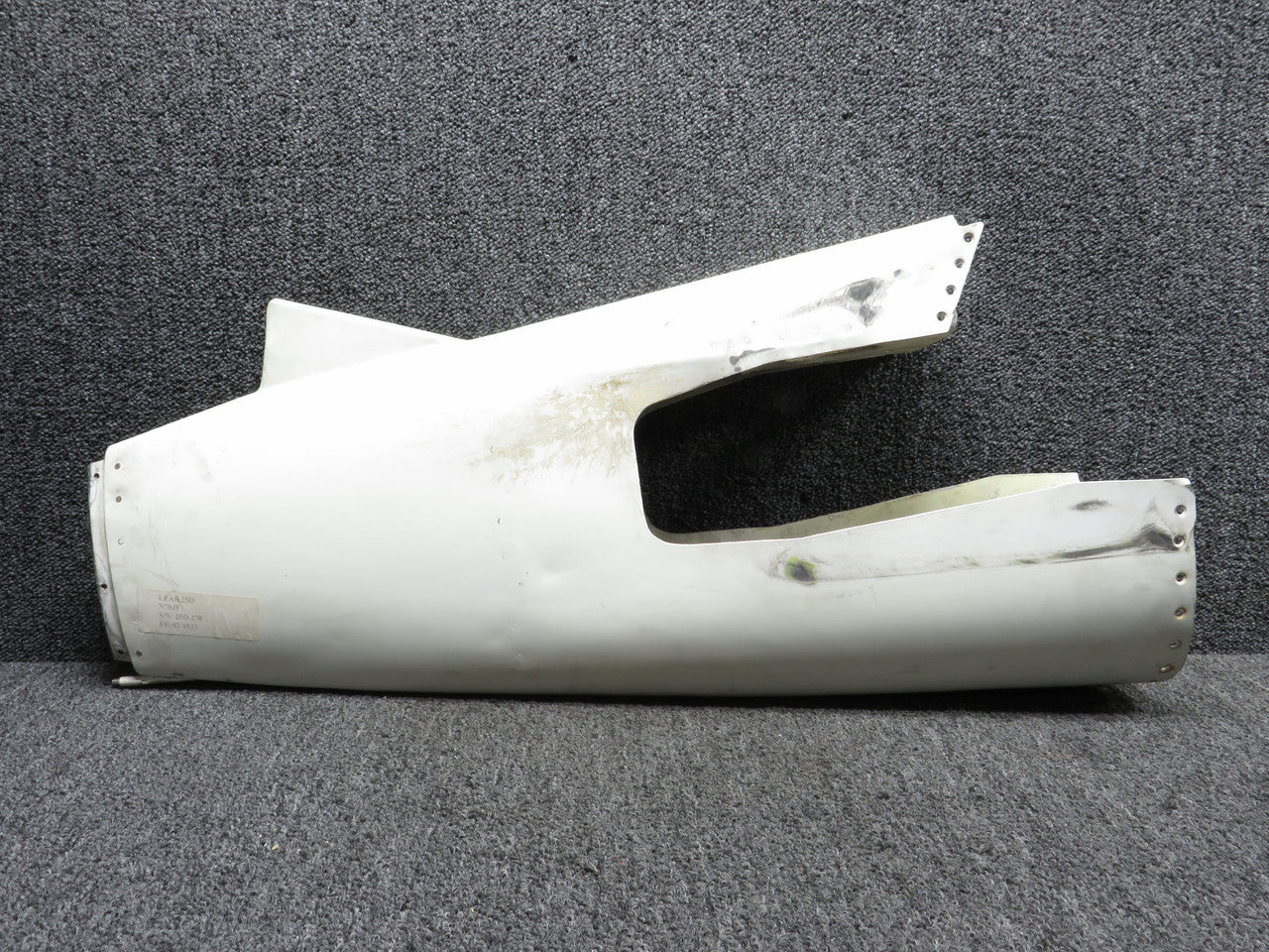 パーツ FlaFlaworks 2331050-52 LearJet L-25D Fin Aft Fairing Assembly (Damaged) – BAS
