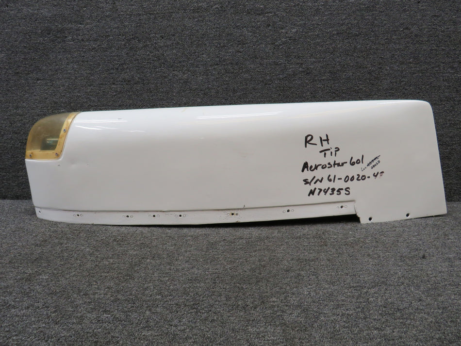 200038-902 Piper Aerostar 601P Wing Tip Assembly with Light (Cracked)