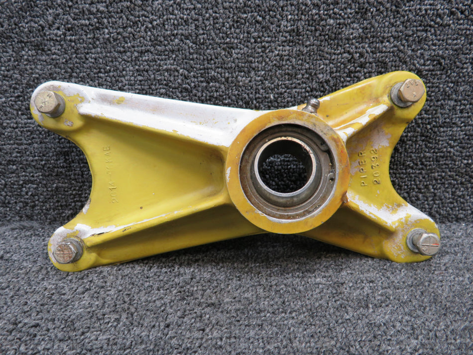 20394-000 (Cast: 20392) Piper PA24-250 Main Gear Trunnion Fitting Rear RH