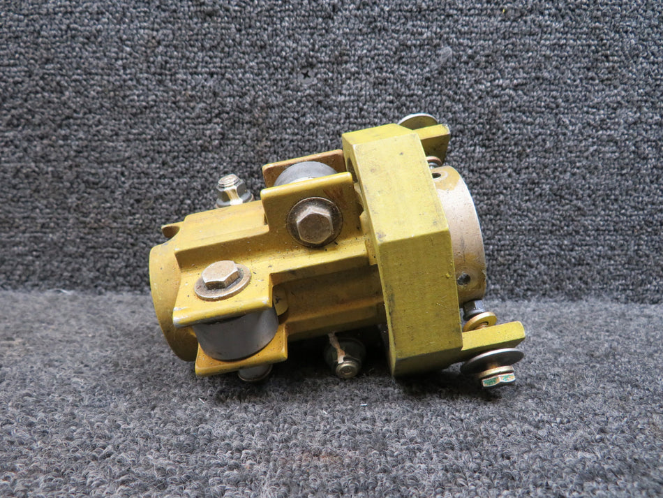 36-524105-1 (Fso: 36-524105-5) Beechcraft A36 Pilot Control Yoke Connector Assy