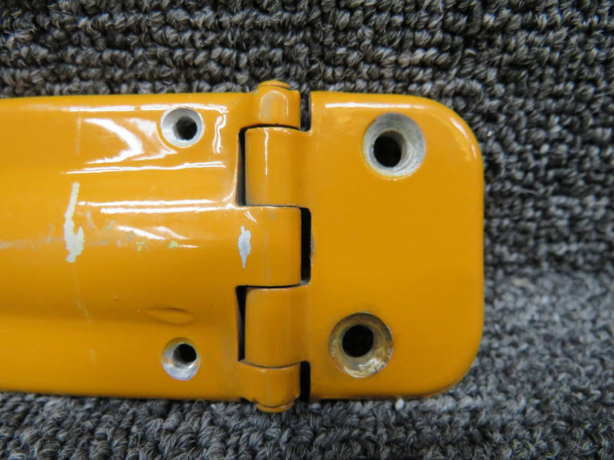 Cessna Aircraft Parts 0711037-3, 0711037-10 Cessna 182 Lower Cabin Door Hinge Assembly LH
