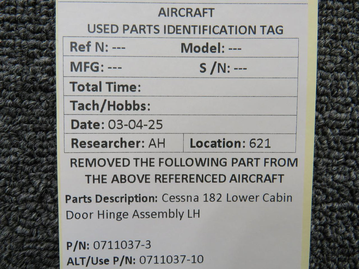 Cessna Aircraft Parts 0711037-3, 0711037-10 Cessna 182 Lower Cabin Door Hinge Assembly LH