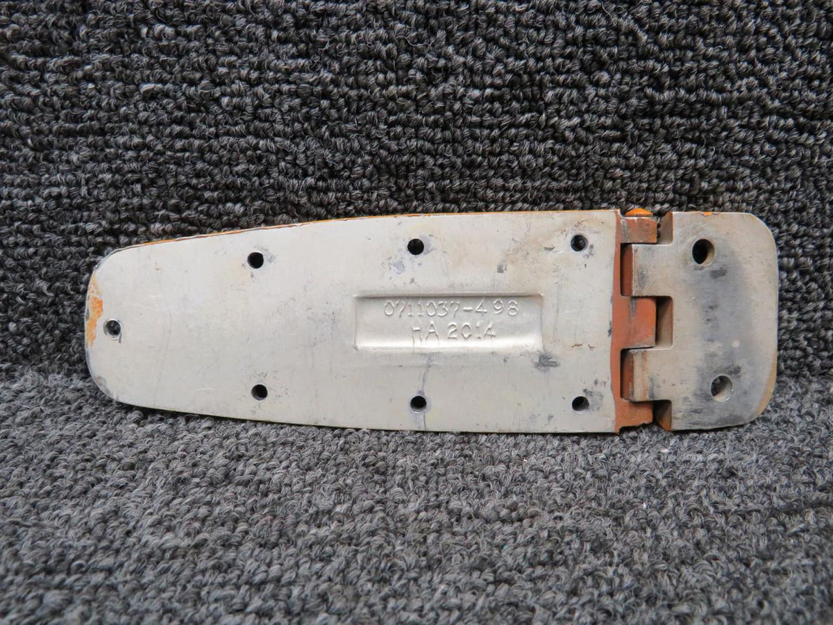 Cessna Aircraft Parts 0711037-3, 0711037-10 Cessna 182 Lower Cabin Door Hinge Assembly LH