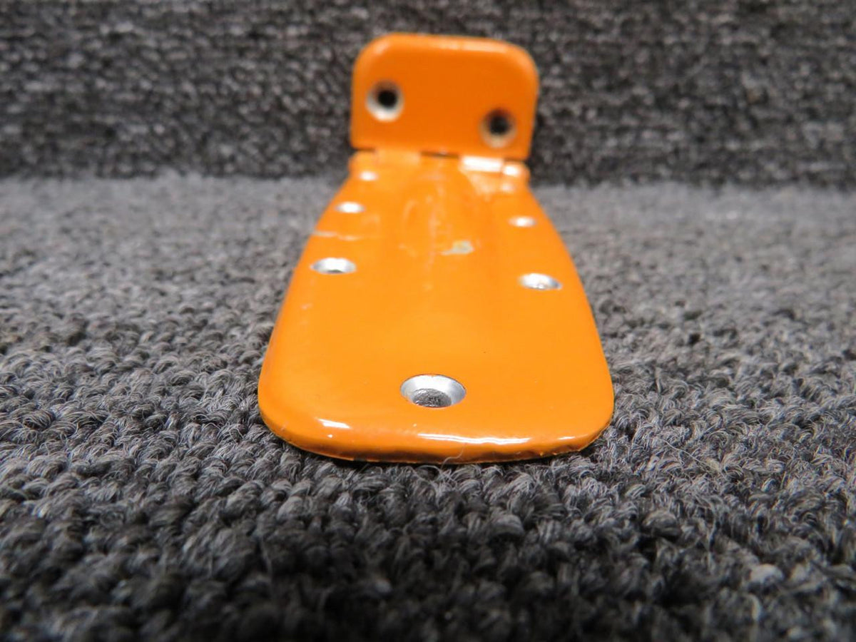 Cessna Aircraft Parts 0711037-3, 0711037-10 Cessna 182 Lower Cabin Door Hinge Assembly LH