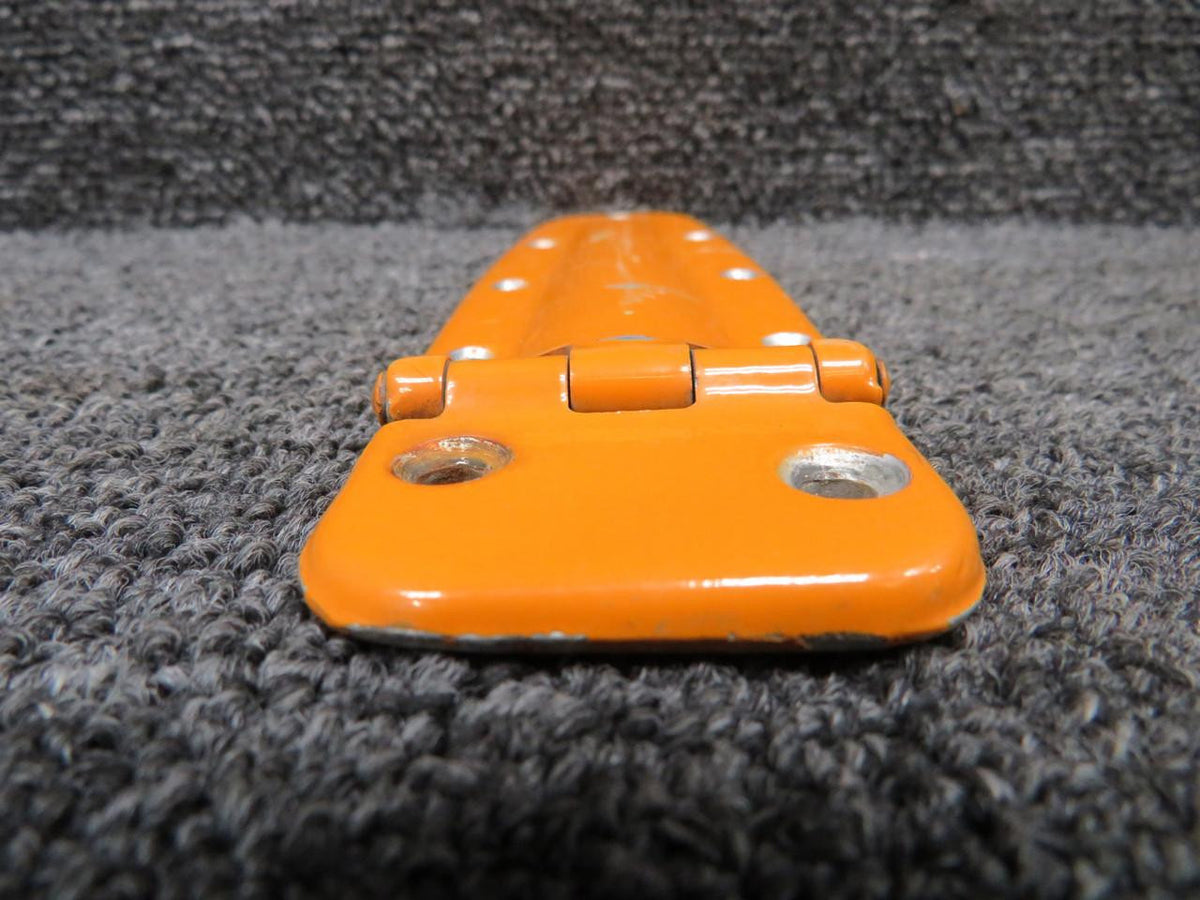 Cessna Aircraft Parts 0711037-3, 0711037-10 Cessna 182 Lower Cabin Door Hinge Assembly LH