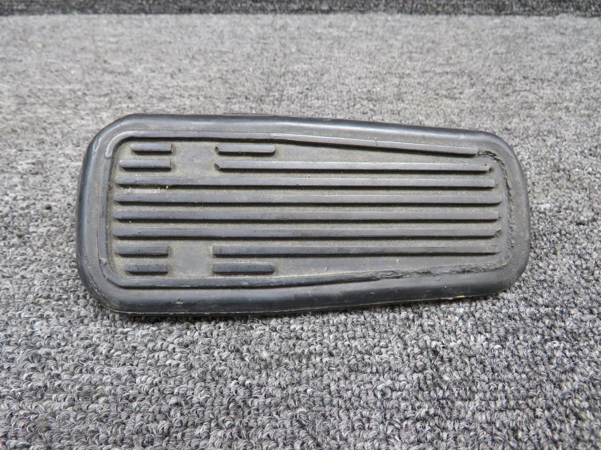 Cessna Aircraft Parts 0741623-1, 0741623-4 Cessna 182P Main Landing Gear Step with Tread