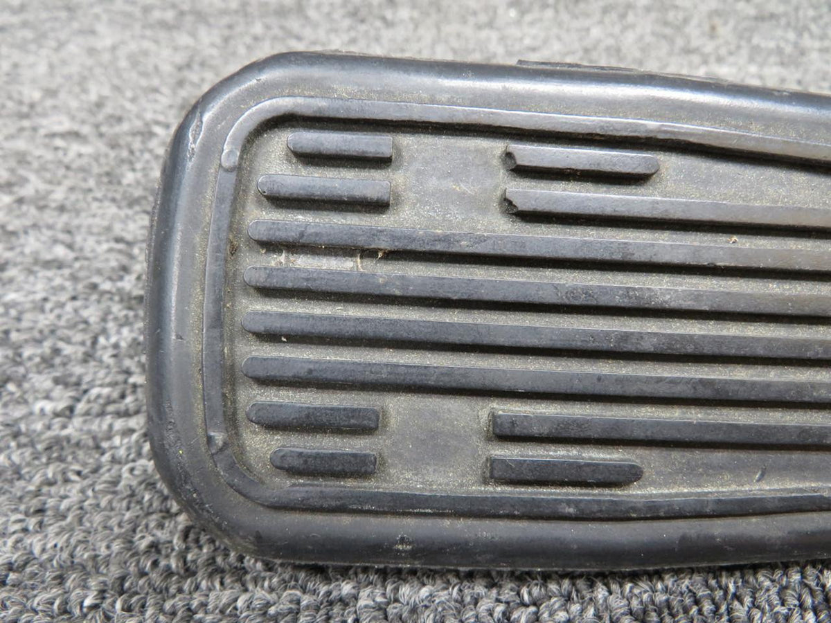 Cessna Aircraft Parts 0741623-1, 0741623-4 Cessna 182P Main Landing Gear Step with Tread