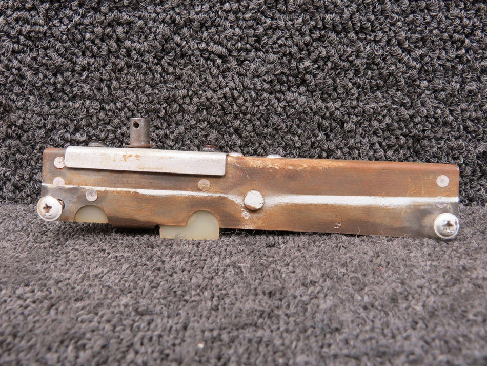 1717075-4 (Use: 1717075-6) Cessna 177B Cabin Door Vent Window Actuator Assy RH