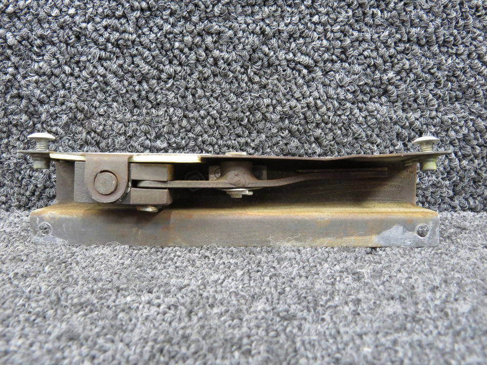 1717075-4 (Use: 1717075-6) Cessna 177B Cabin Door Vent Window Actuator Assy RH