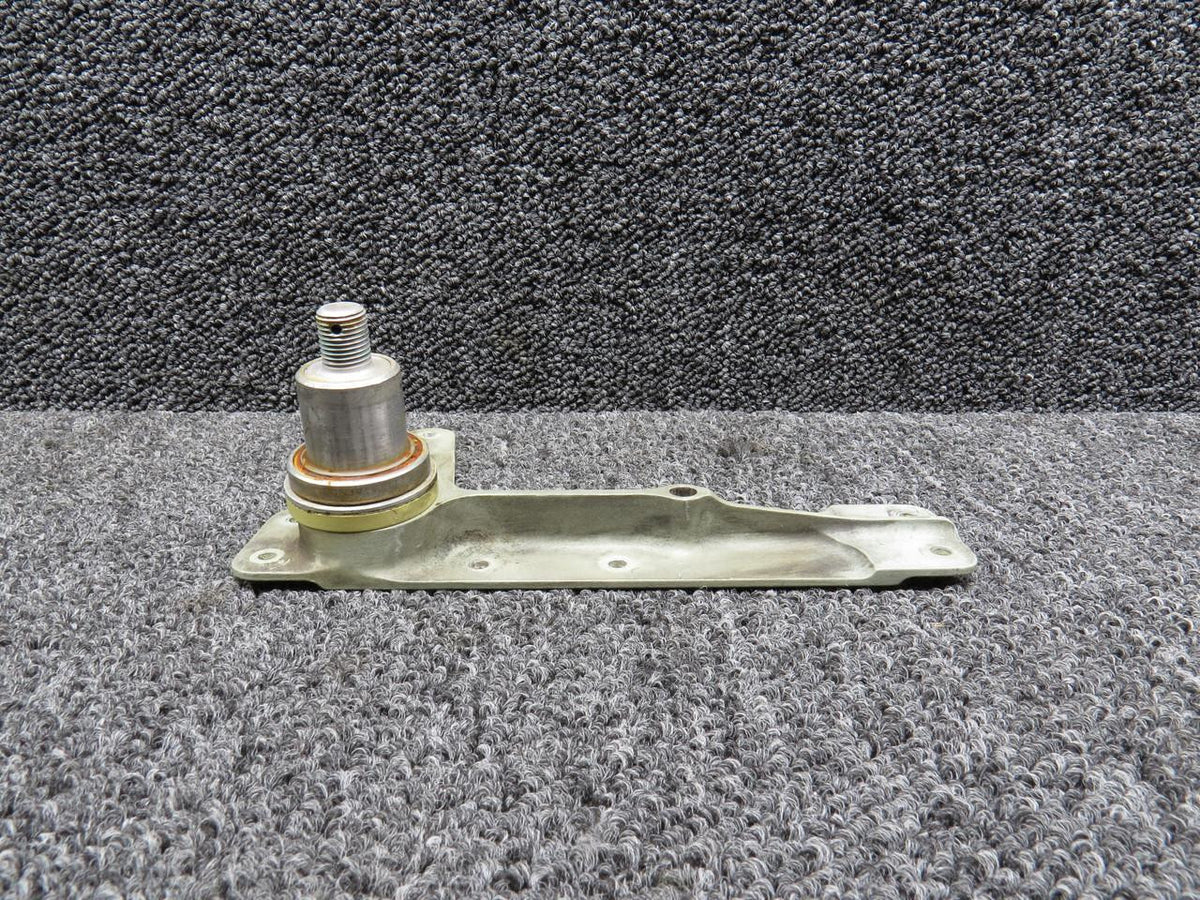 Jetstream 137240B405 Jetstream 31 Mounting Spigot LH