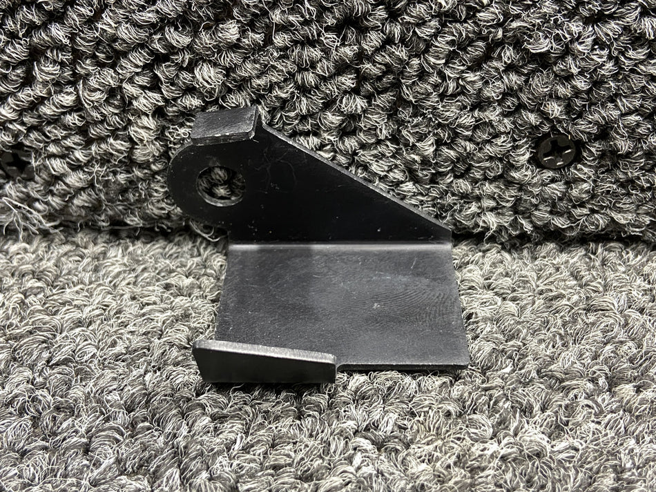 17578-002 Cirrus SR20 Cabin Door Catcher, Diverter RH