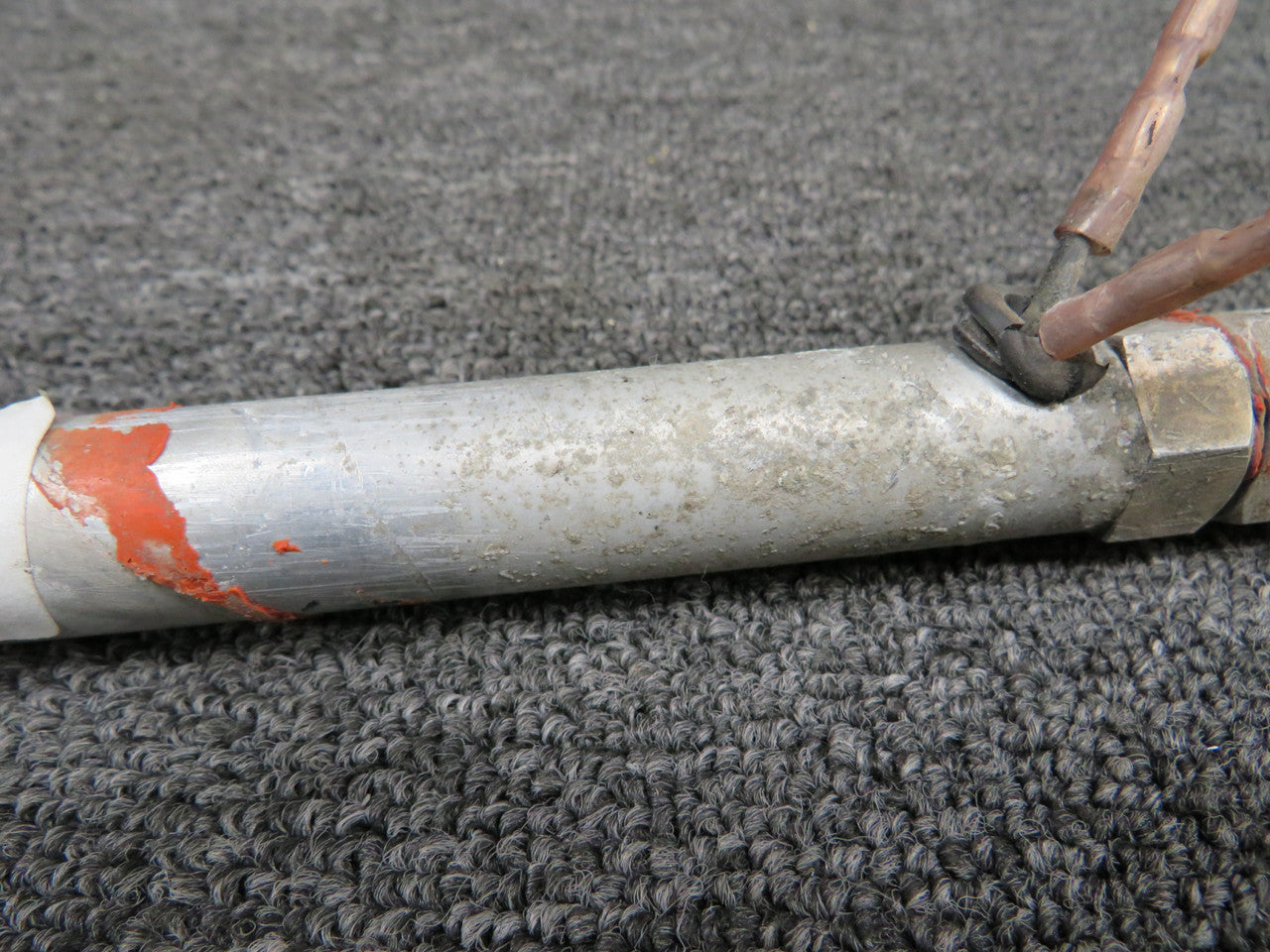 NAOページ 0813175-1 Cessna 310A Heated Pitot Tube Assembly (Minor Corrosion