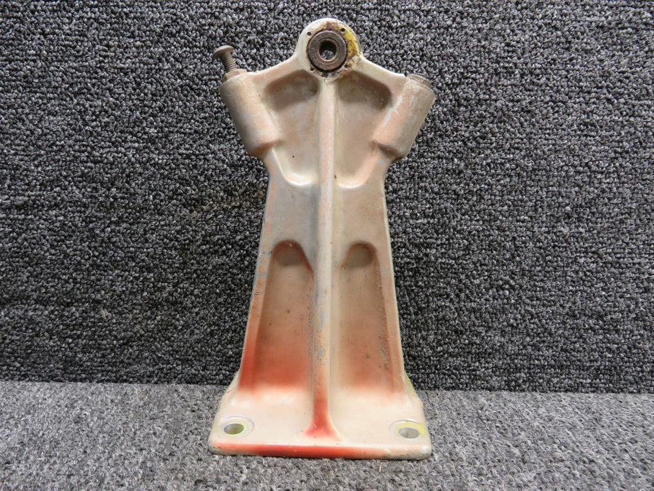 45253-003 (Cast: 45252) Piper PA-31P Center Elevator Hinge Assembly