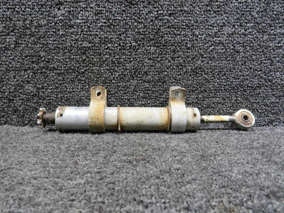 1260074-1 Cessna 150J Elevator Tab Actuator Assembly (Slightly Rusted)