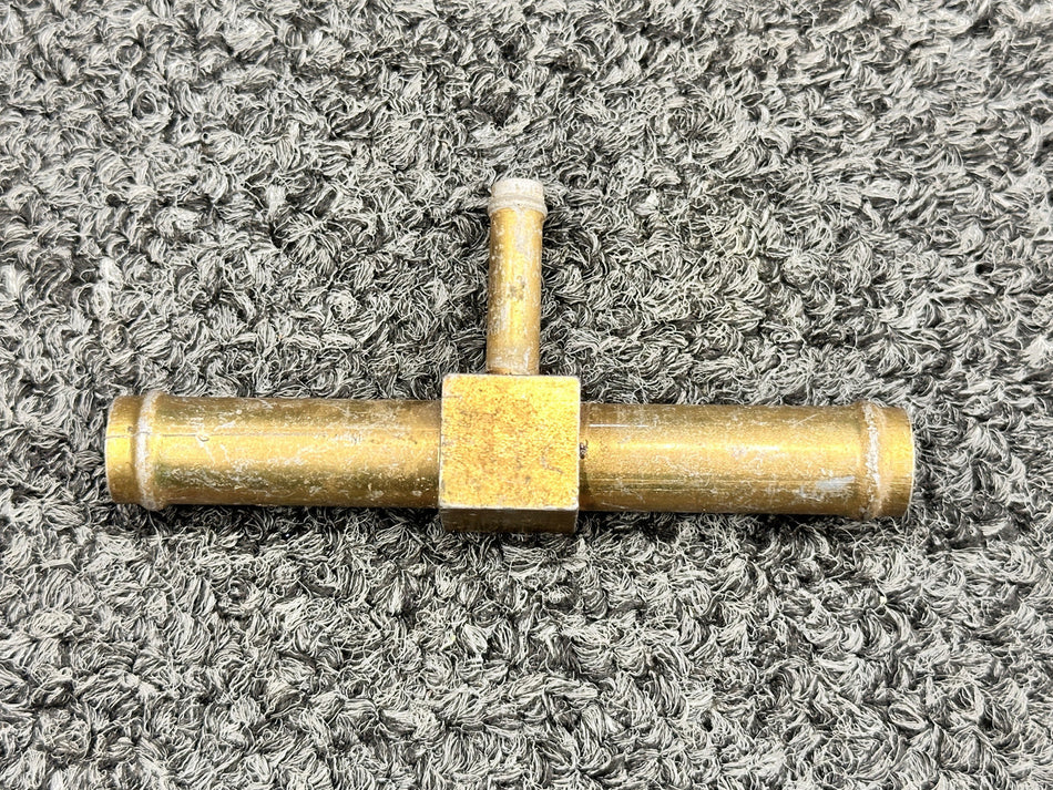 1K30-8-8-4 Cessna 340A Vacuum System Fitting