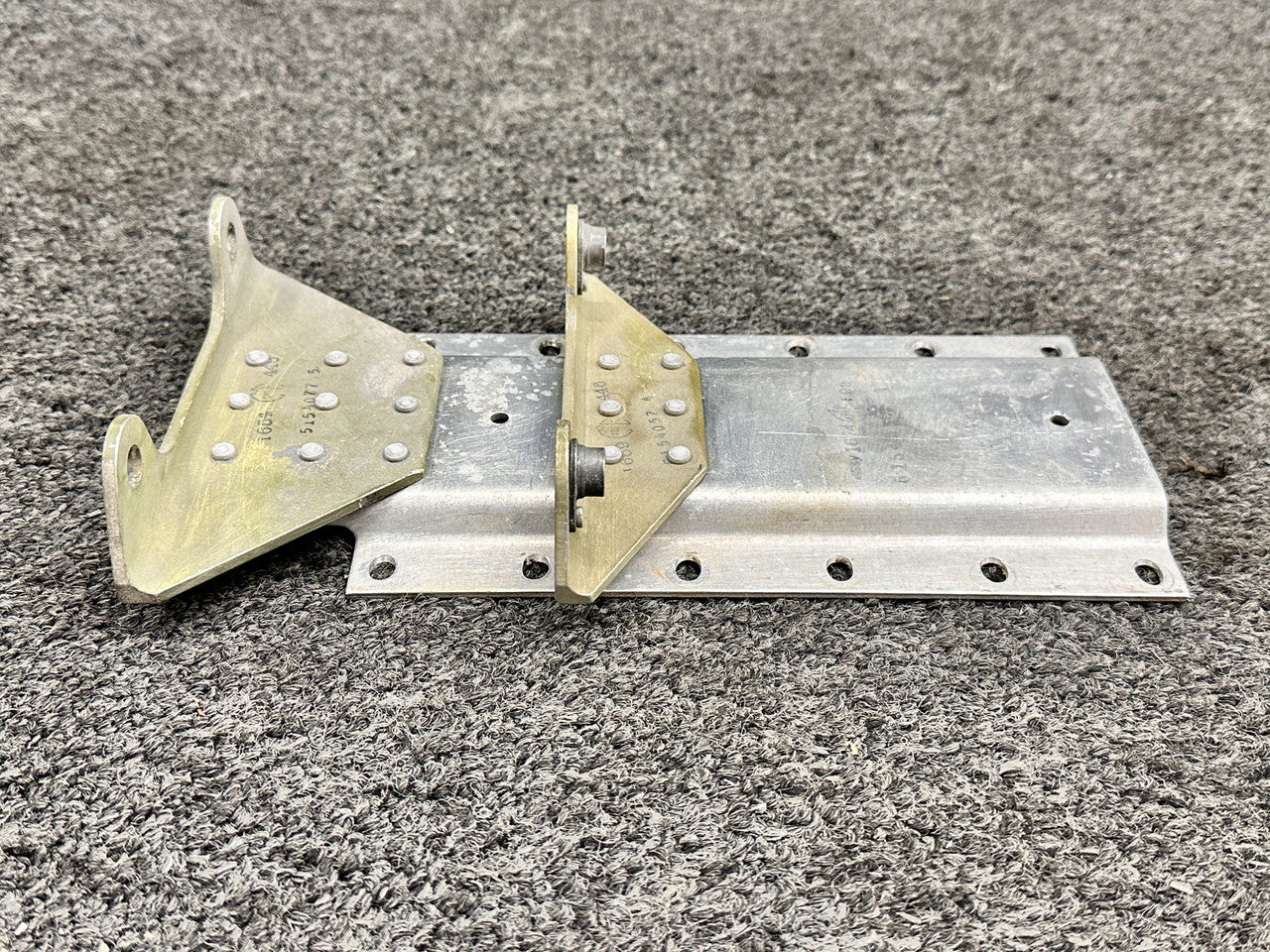 FORUM 名機substance 154cm 5154057-1 (Alt: 5154057-2) Cessna 340A Compressor Mount Assembly