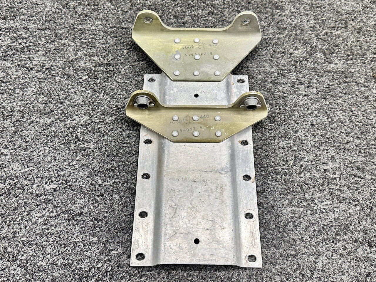 FORUM 名機substance 154cm 5154057-1 (Alt: 5154057-2) Cessna 340A Compressor Mount Assembly
