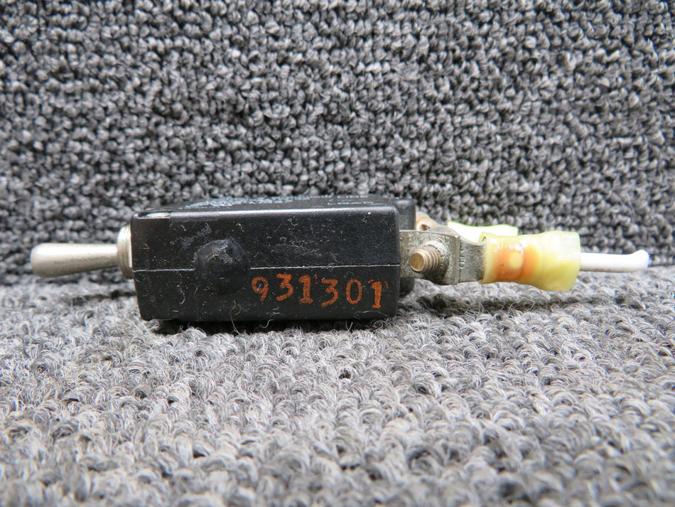 W31-X2M1G-35 Potter & Brumfield Toggle Circuit Breaker (Volts: 50 or 250)
