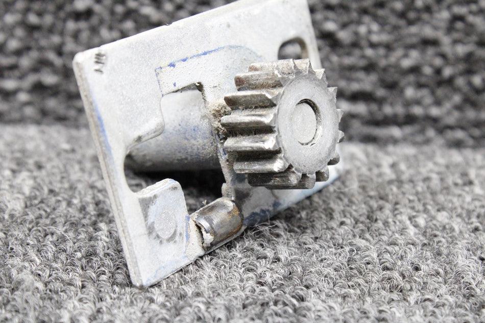 0711694-16 Cessna T210L Cabin Door Clutch RH