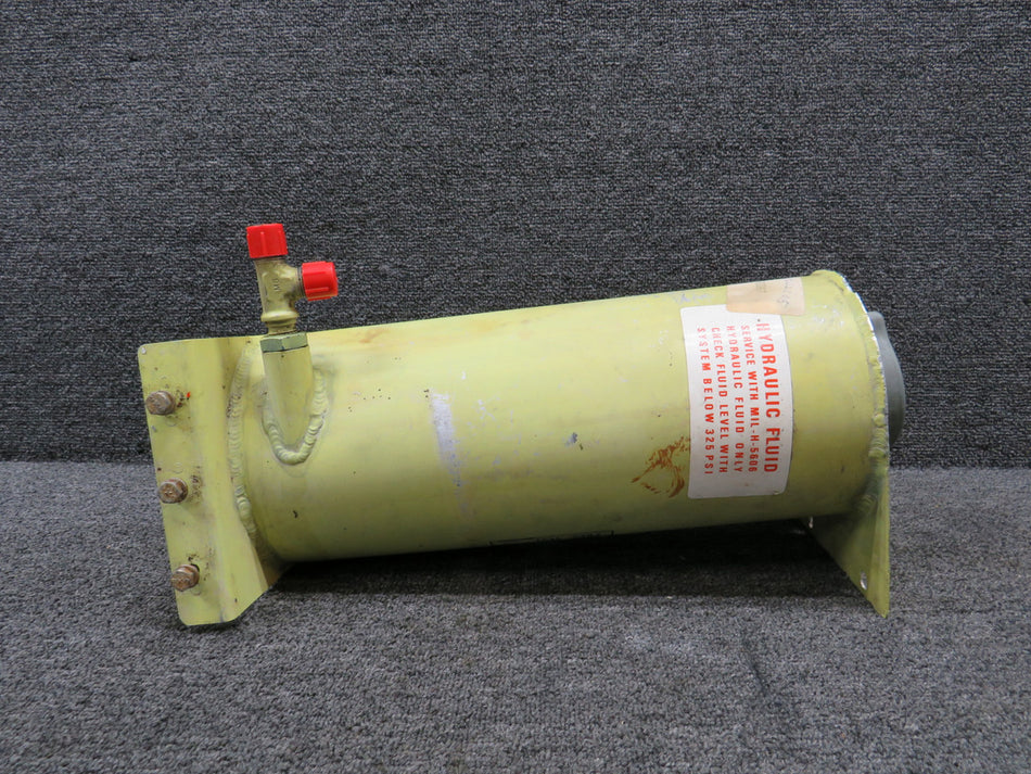 630039-001 (Alt: 630037-901U) Piper Aerostar 601P Hydraulic Fluid Reservoir