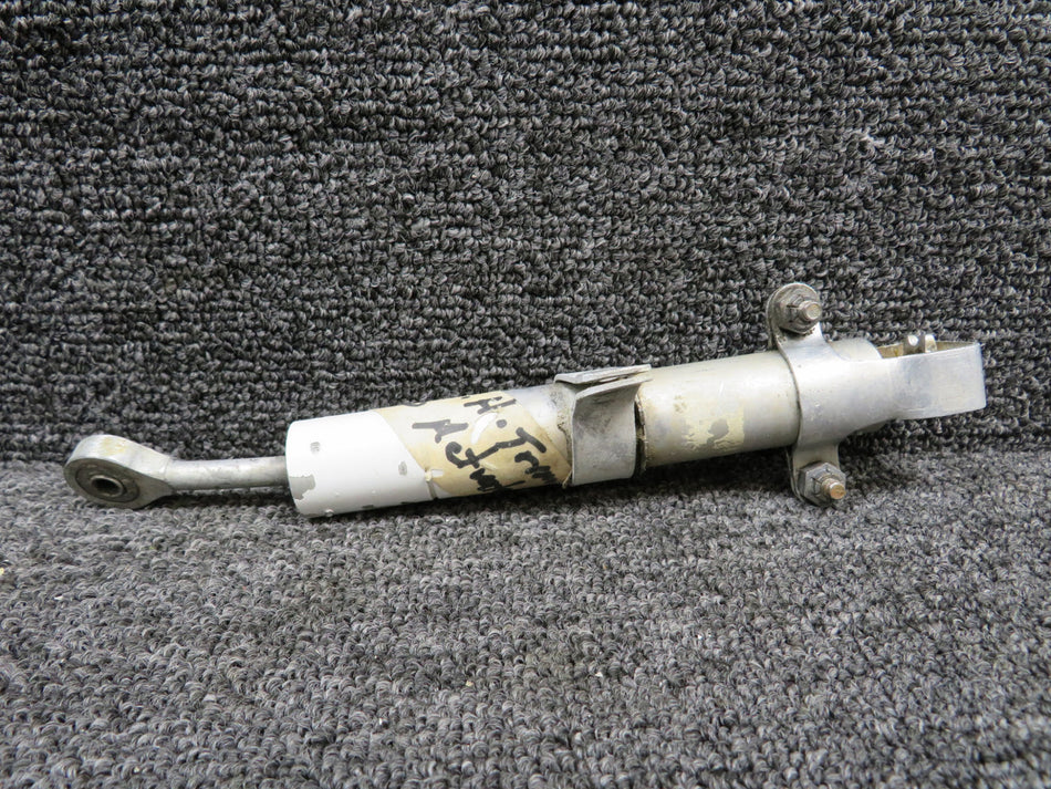 1260074-3 (Weu: 0831278-1) Cessna 414 Aileron Trim Tab Actuator (Bent Rod, Core)