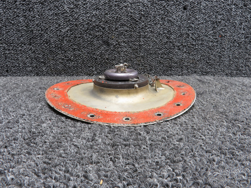 0823410-9 (Use: 531-003) Cessna 401 Cap and Adapter Assembly (Chipped Paint)