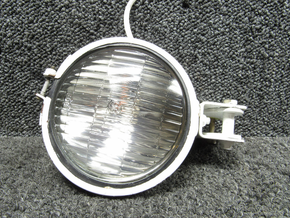 50-364256-7 Beechcraft BE-200 Nose Landing Gear Taxi Light Assembly