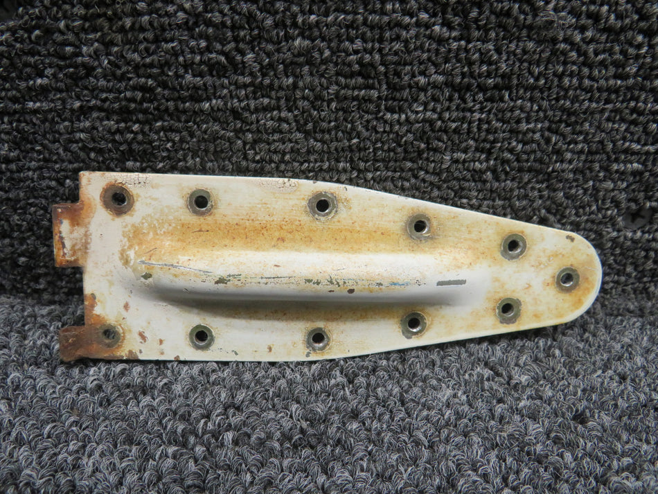 0517019-4 Cessna 172N Cabin Door Lower Hinge Aft RH (Rusted)
