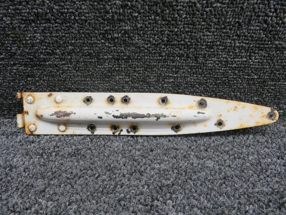 0511238-2 Cessna 172N Cabin Door Upper Hinge Aft RH (Rusted)