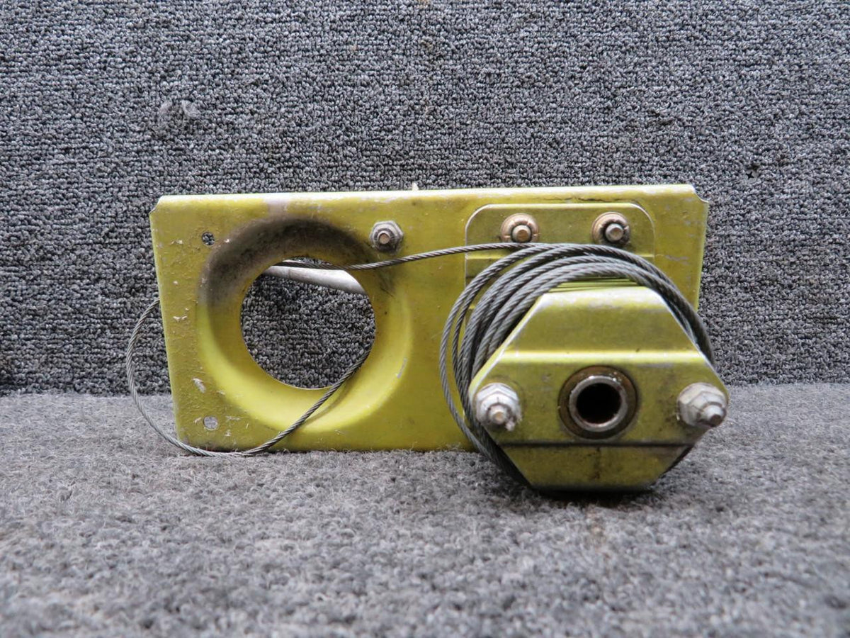 Piper Aircraft Parts 41396-004 Piper PA-31-350 Aileron Trim Screw Control Assembly with Bracket