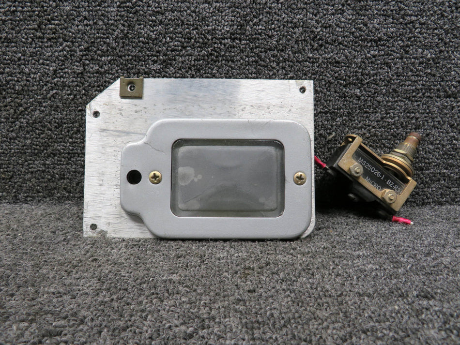96-364058-1, B3555A-307, MS25026-1 Beech Nose Baggage Light Assembly (28V)