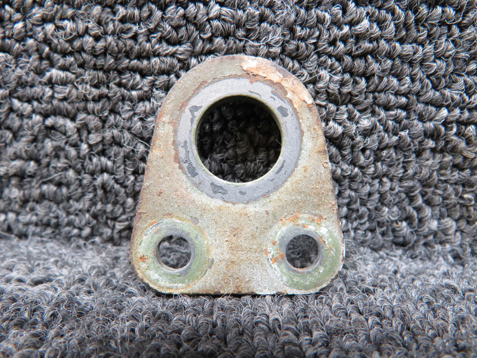 0752005-4 Cessna 182F Propeller Bulkhead Lug (Light Rust)
