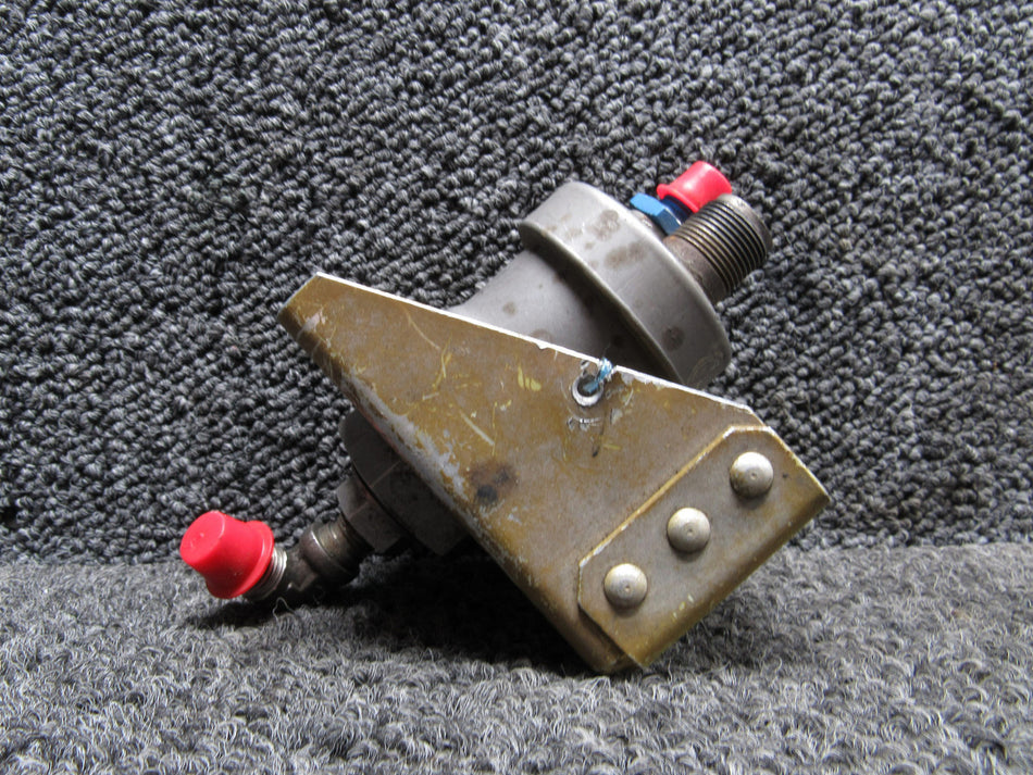318-00050 Thomas A Edison Oil Pressure Transmitter with Bracket